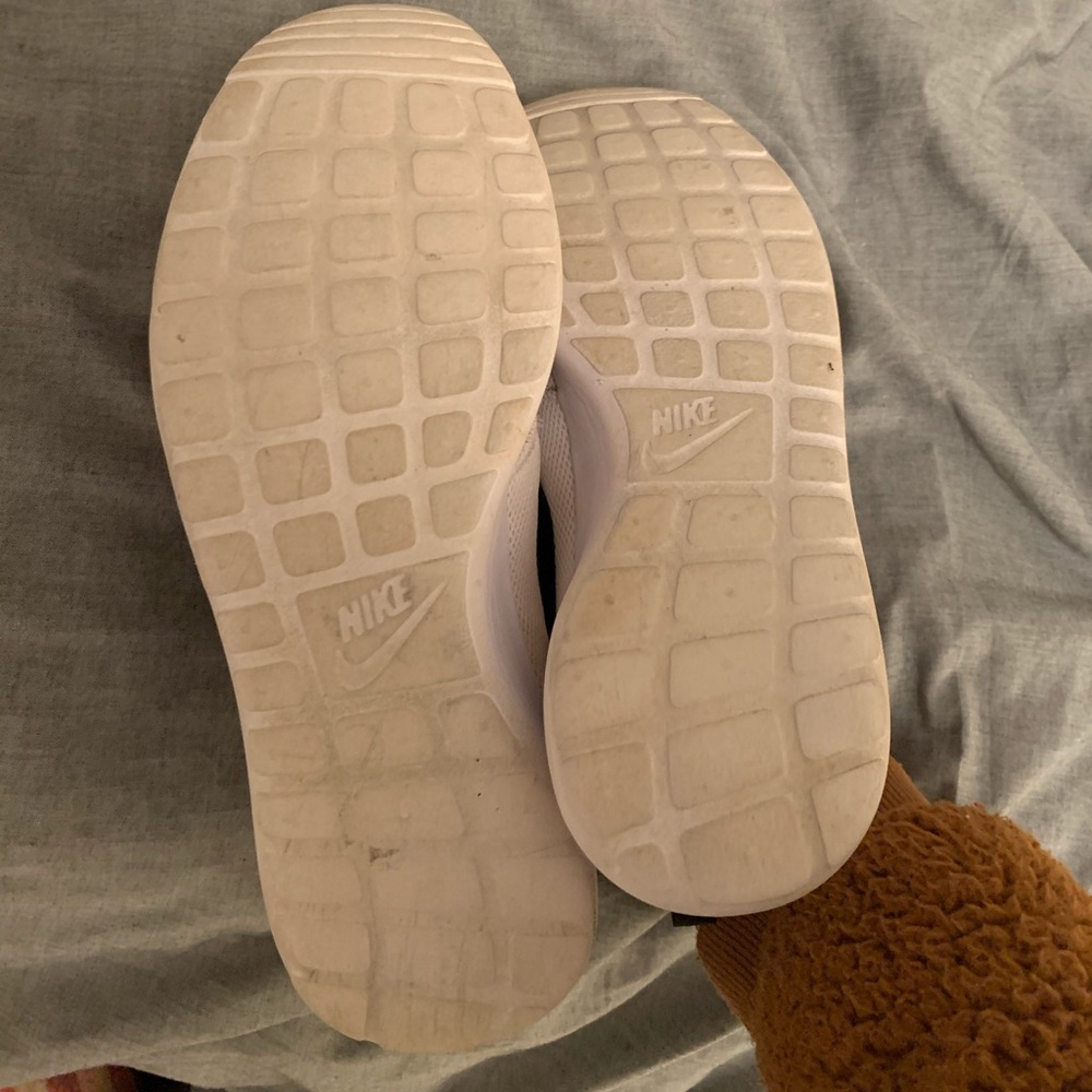 COPY - Nike rouche white shoes - Picture 5 of 5
